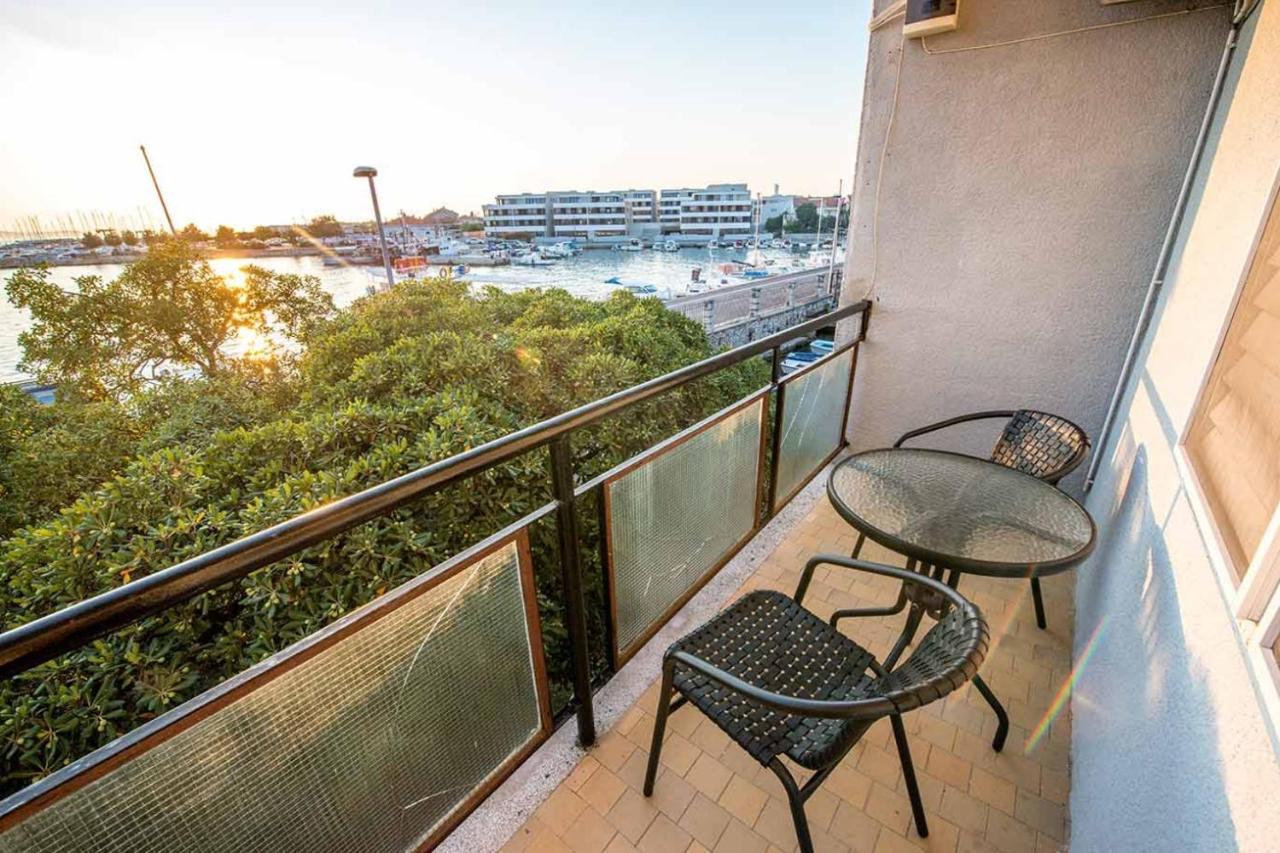 Amazing Seaview Apartment With A Balcony Near The Beach - Kneza Trpimira I Zadar Buitenkant foto