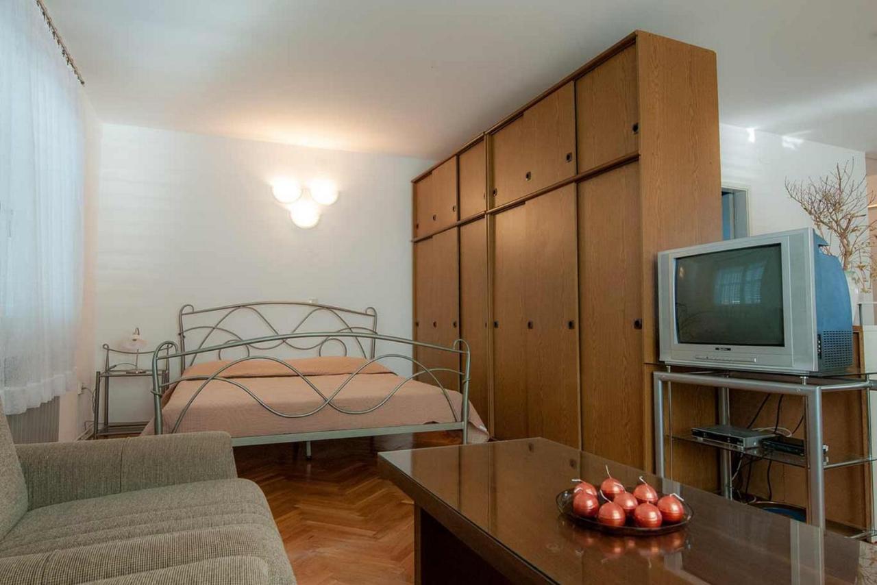 Amazing Seaview Apartment With A Balcony Near The Beach - Kneza Trpimira I Zadar Buitenkant foto