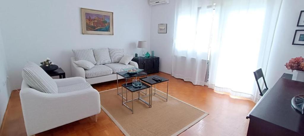 Amazing Seaview Apartment With A Balcony Near The Beach - Kneza Trpimira I Zadar Buitenkant foto