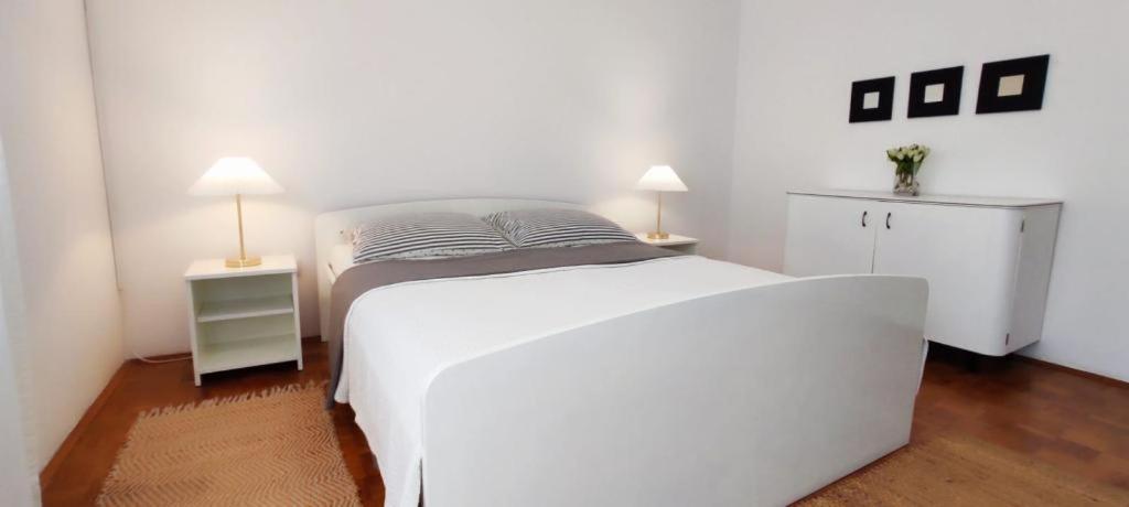 Amazing Seaview Apartment With A Balcony Near The Beach - Kneza Trpimira I Zadar Buitenkant foto