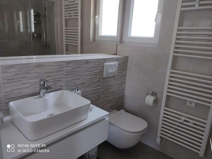 Amazing Seaview Apartment With A Balcony Near The Beach - Kneza Trpimira I Zadar Buitenkant foto