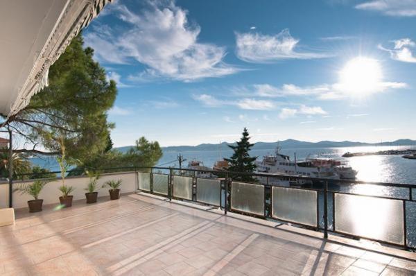Amazing Seaview Apartment With A Balcony Near The Beach - Kneza Trpimira I Zadar Buitenkant foto