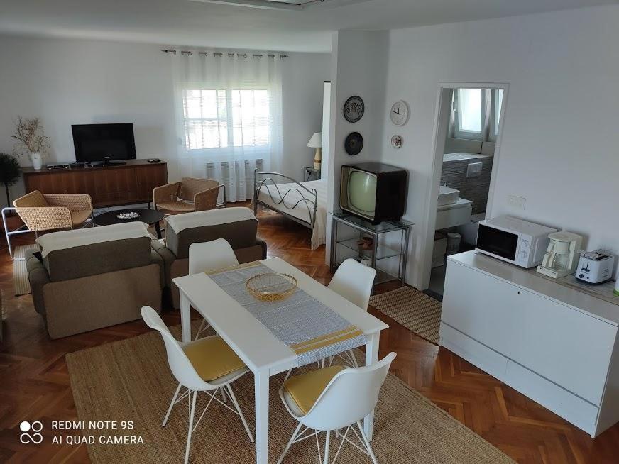 Amazing Seaview Apartment With A Balcony Near The Beach - Kneza Trpimira I Zadar Buitenkant foto