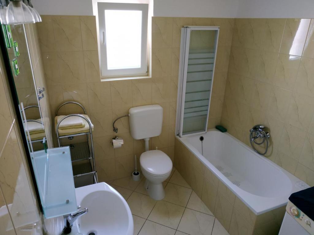 Amazing Seaview Apartment With A Balcony Near The Beach - Kneza Trpimira I Zadar Buitenkant foto