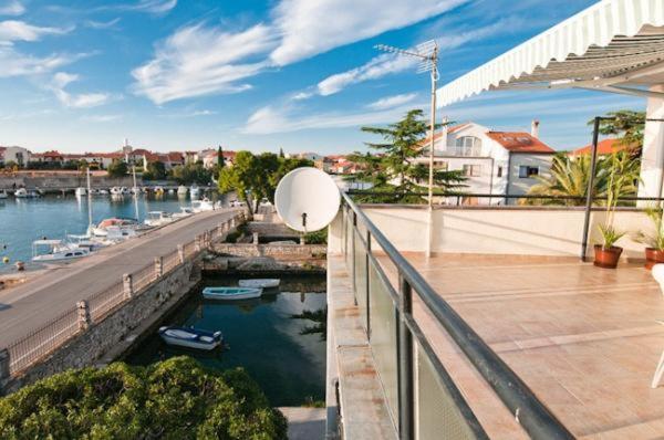 Amazing Seaview Apartment With A Balcony Near The Beach - Kneza Trpimira I Zadar Buitenkant foto